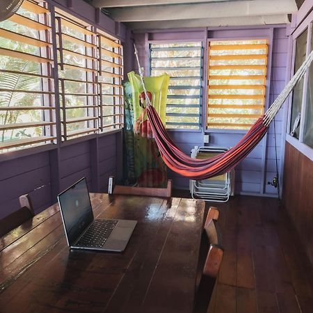 Anda Di Hows Hostel Placencia Eksteriør bilde