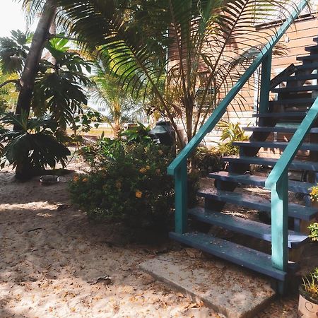 Anda Di Hows Hostel Placencia Eksteriør bilde