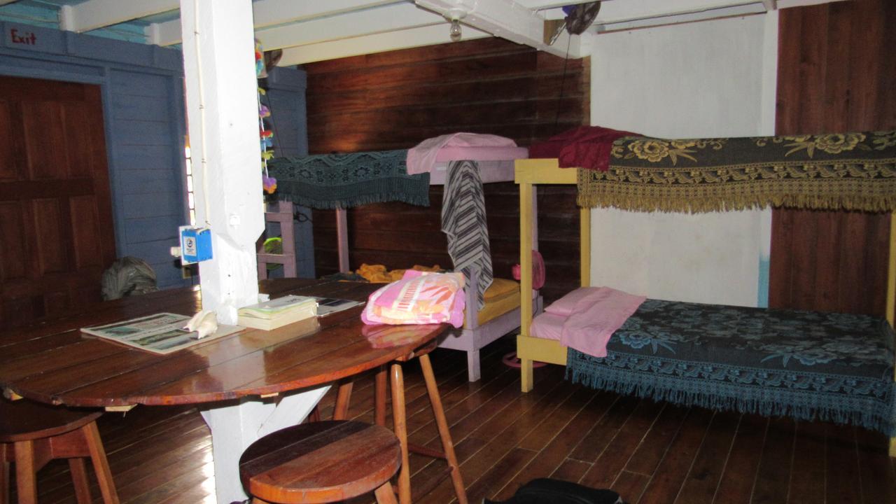 Anda Di Hows Hostel Placencia Eksteriør bilde