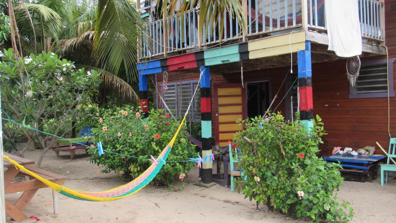 Anda Di Hows Hostel Placencia Eksteriør bilde