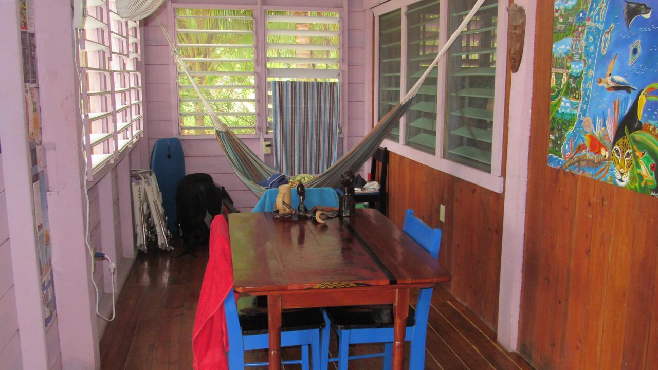 Anda Di Hows Hostel Placencia Eksteriør bilde