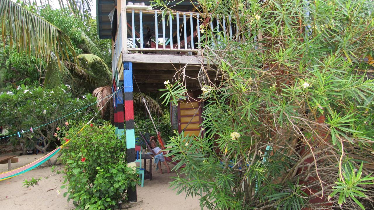 Anda Di Hows Hostel Placencia Eksteriør bilde