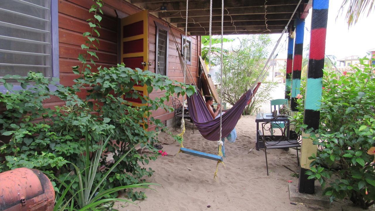 Anda Di Hows Hostel Placencia Eksteriør bilde