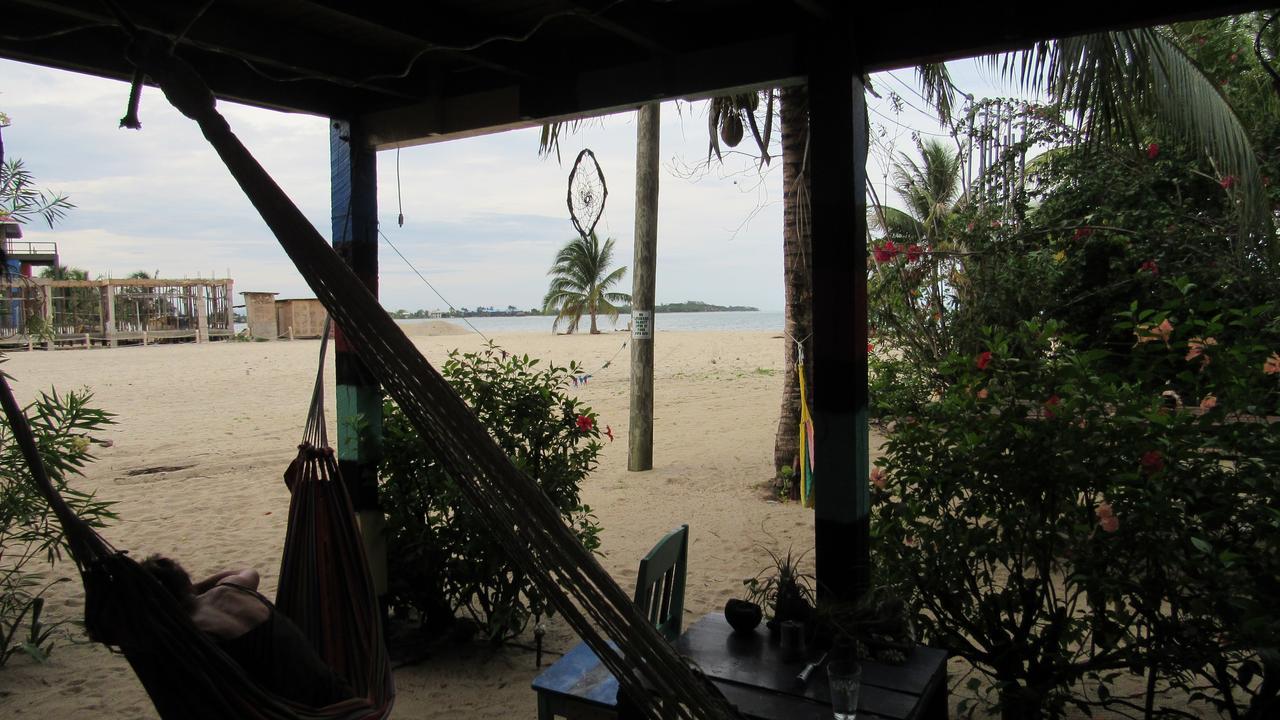 Anda Di Hows Hostel Placencia Eksteriør bilde